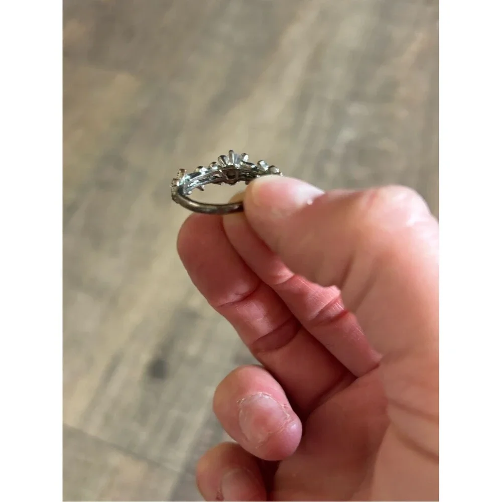 Fashion jewelry women’s size 10 metal and rhinestone secret garden style ring